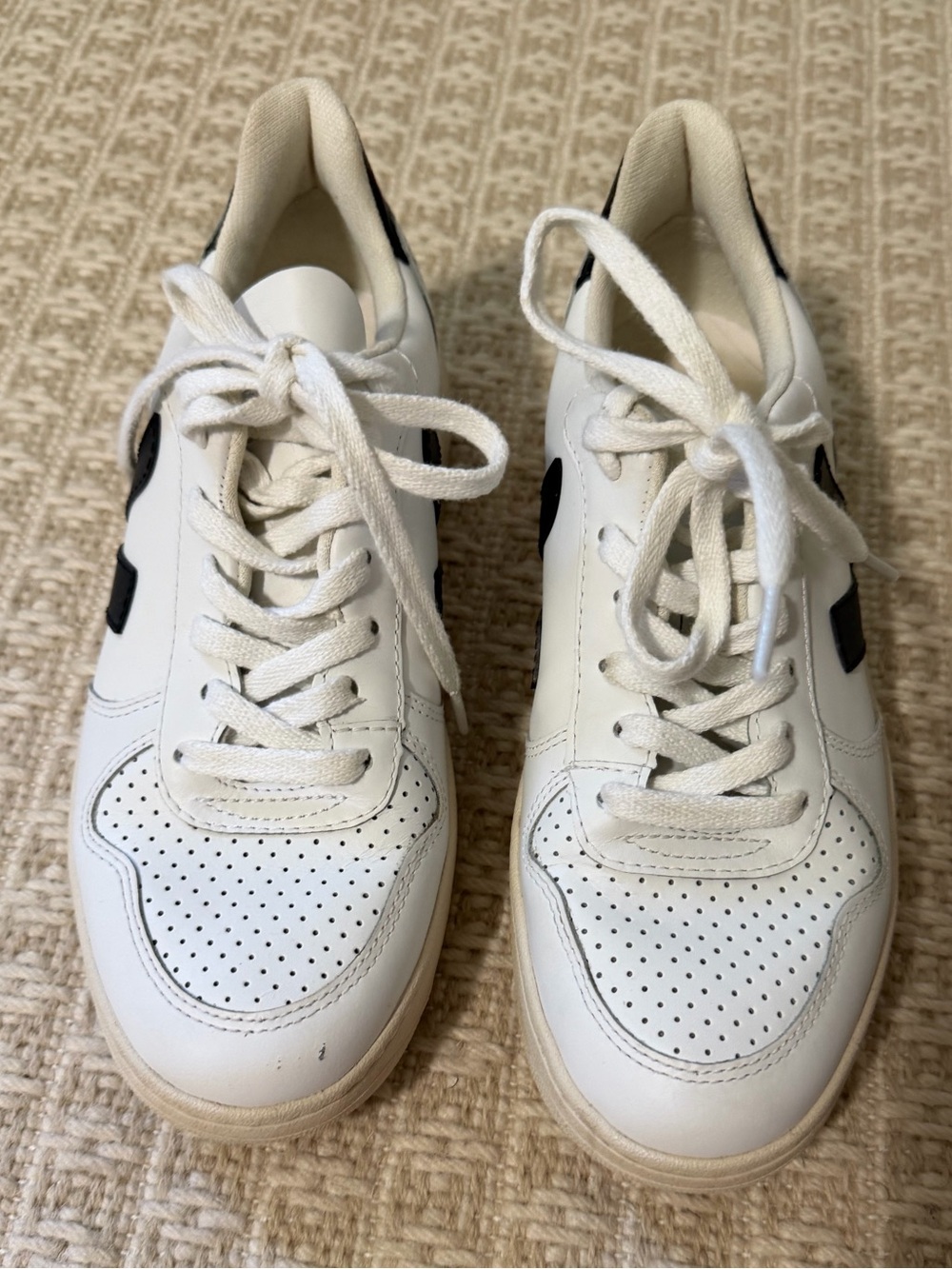 Veja Women's V-10 Leather Sneakers - Picture 9 of 16